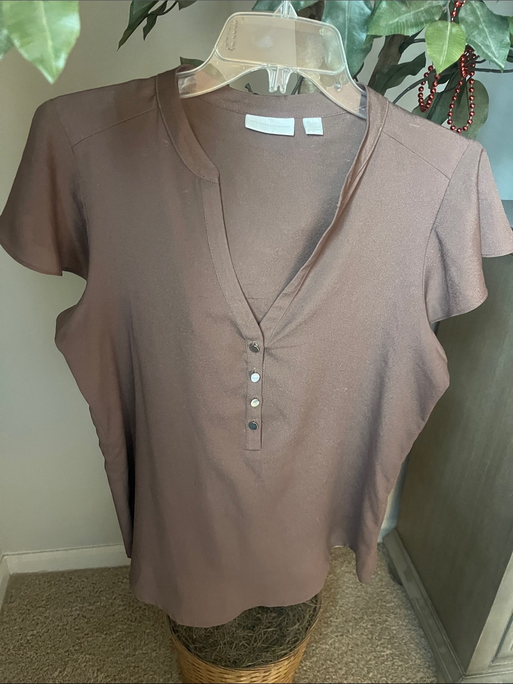 New York & Company Taupe Short Sleeve V-Neck Button Placket Top